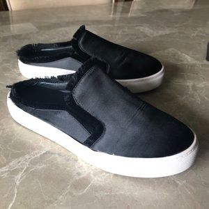 Chinese Laundry Miss Jaxon Sneaker